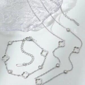 Clover necklace set